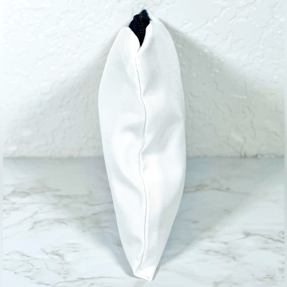 First Aid Pouch With Heart Zipper Pull - Picture 6 of 10